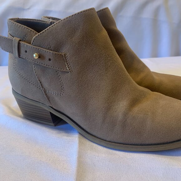 Old Navy Suede Like Tan Ankle Boots Size 6 - Picture 2 of 6
